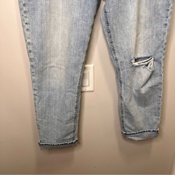 Old Navy Mid Rise Boyfriend Distressed Jeans Size 14 - Picture 10 of 12